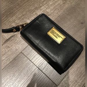 Marc Jacobs classic Q wingman mini small leather wristlet zipper wallet